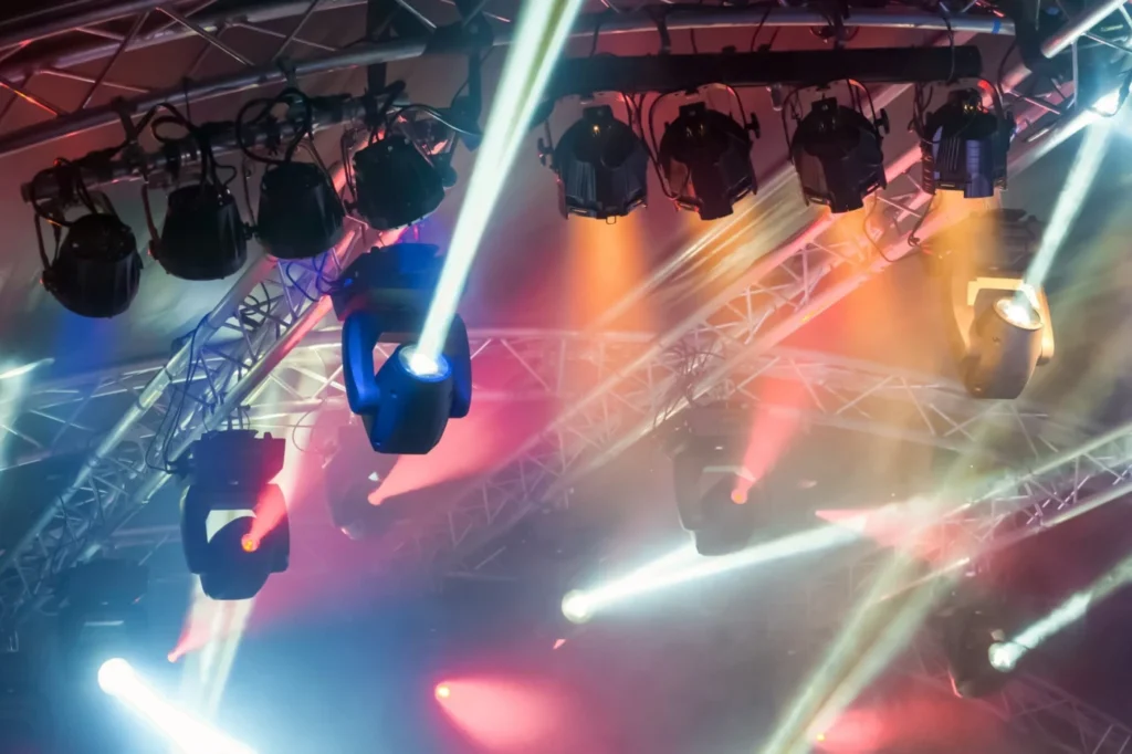 Illuminazione eventi - teste mobili e luci di scena Event lighting rig with moving heads